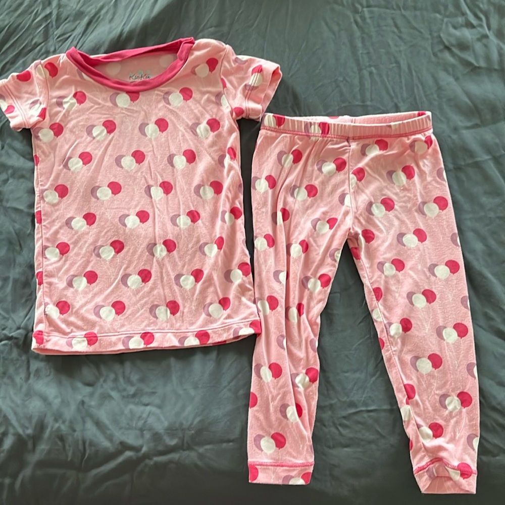 KicKee Pants 2 piece pjs in 18-24m